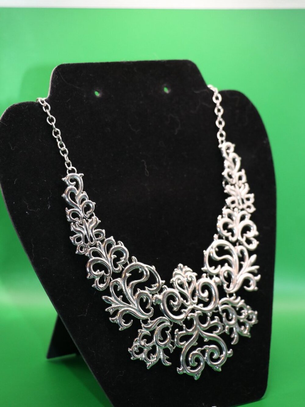 Unbranded Filigree Bib Statement Necklace 20" w/ 4" Extender